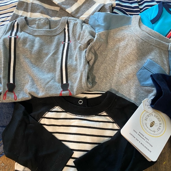 18 BABY BOY tops 💙❤️some long/shone short sleeve. 1/2 are NEW! Why pay full $$? - Picture 10 of 13